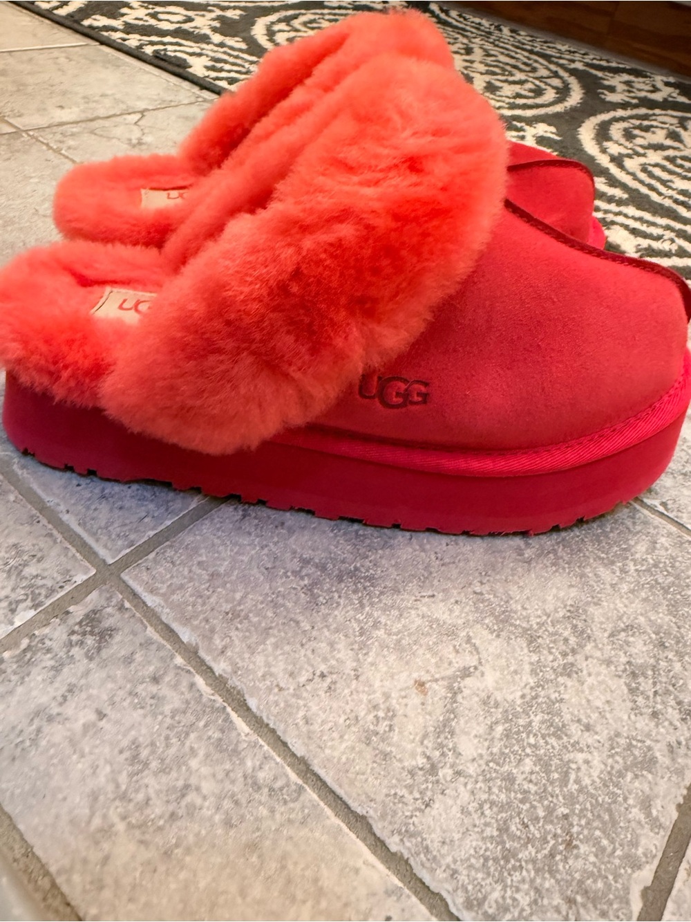 UGG Women's Fluff Slide - Coral/Hot Pink